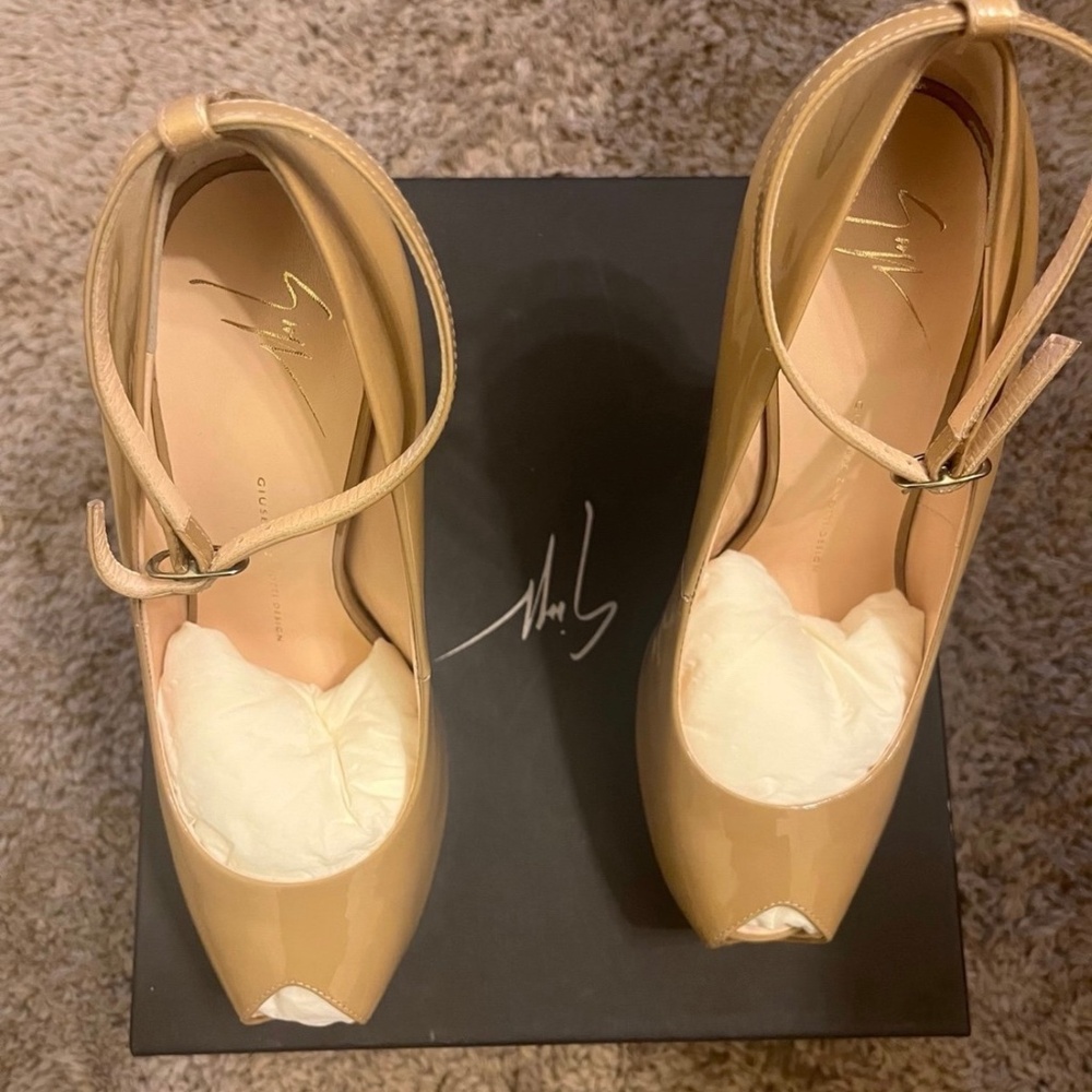 Giuseppe Zanoti Monro Peep Toe Heels